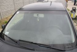 Wilgoć i parujące szyby w Golfie 4 - czy nieszczelny plastik na podszybiu winny?