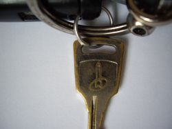 Toyota Corolla 2005 - lokalizacja i identyfikacja systemu alarmowego