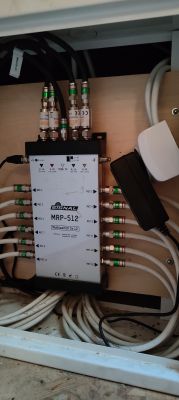 Czy możliwe jest podłączenie dwóch zwrotnic do sygnału TV i modulatora HDMI?