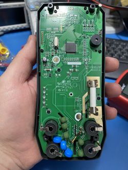 Jaki multimetr automatyczny dla początkującego elektronika z opcją rozwojową