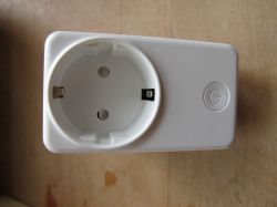 LoraTap SP800WJ-EU Smart Plug Close-up of the LoraTap SP800WJ-EU smart plug with a power button.