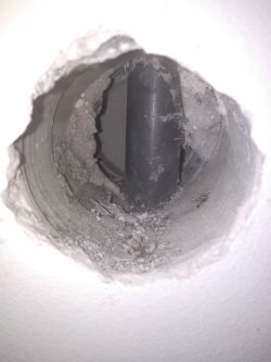 Czy zatynkowane puszki w wielkiej płycie to instalacja elektryczna?