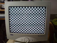 Wyświetlenie 1600x1200 na 15-calowym monitorze CRT Wyświetlenie 1600x1200 na 15-calowym monitorze CRT