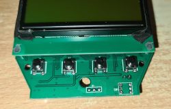 Cztery przyciski na płytce PCB pod ekranem LCD testera Noyafa