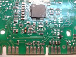 Bosch SMS53M08EU - błąd E11, upalone elementy SMD na module, zdjęcie modułu