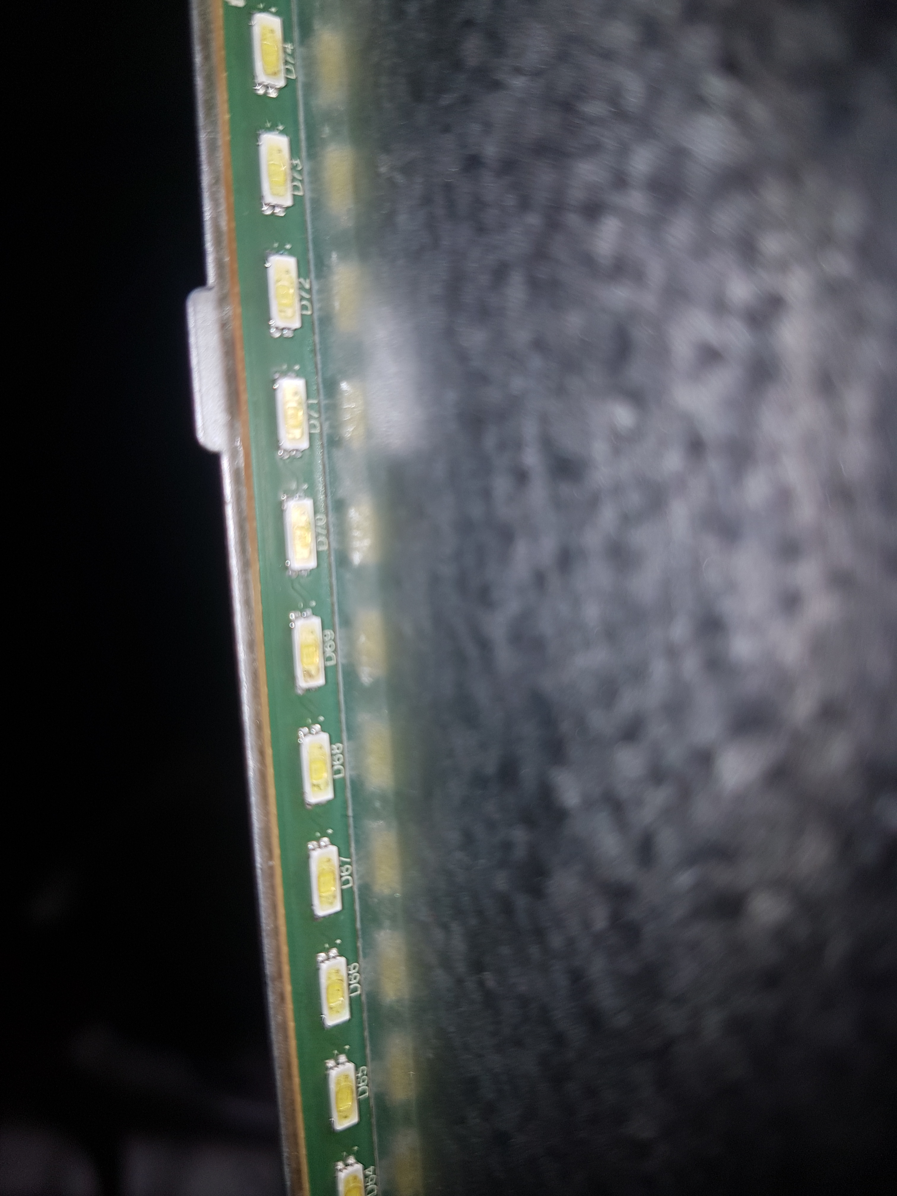 M240HW01 vd - Uszkodzone podświetlenie, gdzie kupić listwę lub diody?