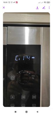 Panel sterowania urządzenia elektronicznego z wyświetlaczem pokazującym czas 1:14 min.