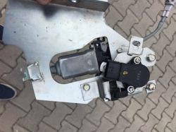 Podzespół sterujący silnikiem. Element pochodzi z koparki.