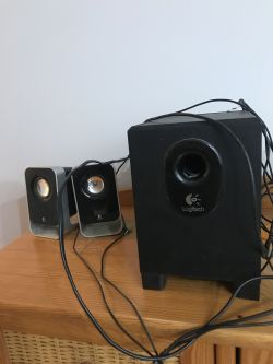 Podłączenie kabli w regulatorze głośności Logitech - schemat?