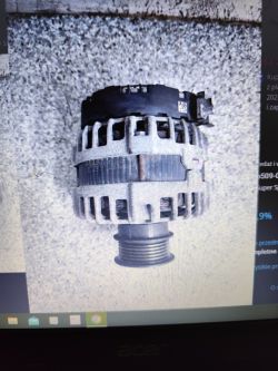 Alternator samochodowy z widocznym wirnikiem oraz złączem elektrycznym