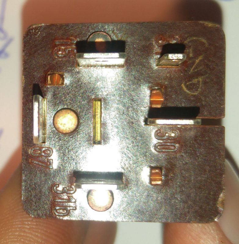 Porsche 928 - Przekaźnik pompy paliwa na NE555P nie działa po wymianie elementów