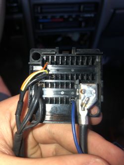 Sony xr-2803: Wymiana radia na 2 DIN - jak zmienić wtyczkę?