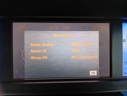 Ekran radia Citroen C4 Picasso z informacjami o jednostce