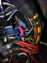 VW Passat 2000 ATJ PD 3B - Czy brak przekaźnika III wycieraczek to problem?