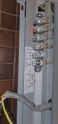 Stara kuchnia była podłączona 4 kablami bez neutrala, chciałbym zrobić 2x 230 V