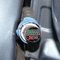 Opel Zafira [A] - Konektory wiązek elektrycznych tylnych drzwi