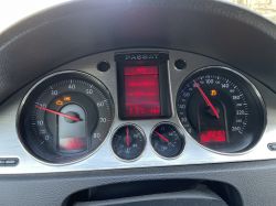 Dlaczego pedał gazu nie reaguje w trakcie jazdy? Auto: Passat B6 2.0 FSI.