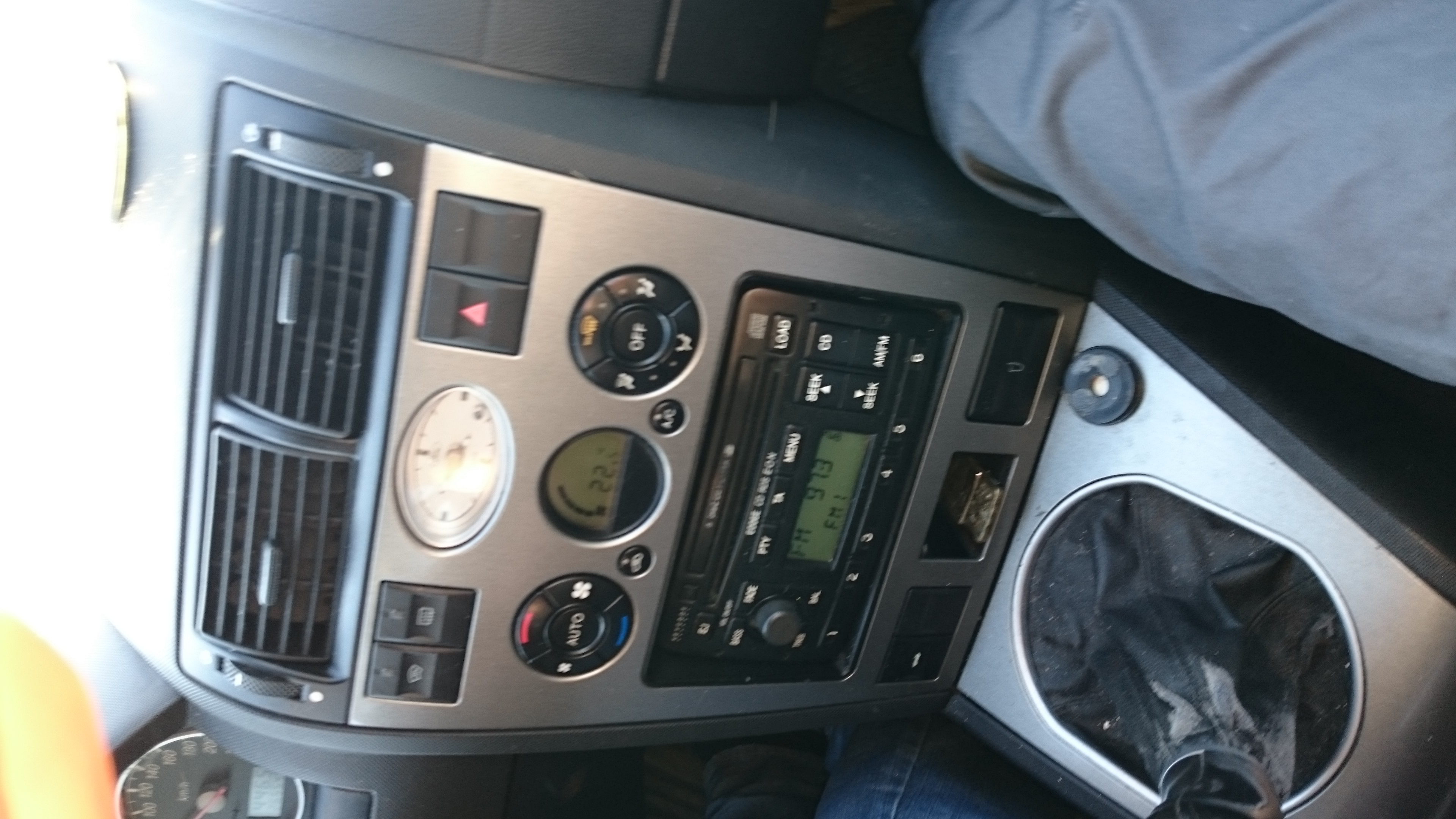 Ford Mondeo mk3 nowe radio, podmiana oryginalnego