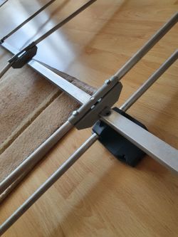 Renowacja anteny: czy farba izolacyjna wpłynie na połączenie stalowych wsporników?