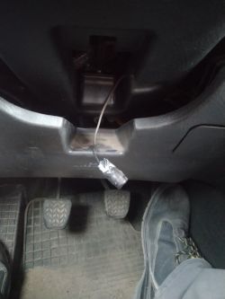 Toyota avensis t25 d4d 2006 li - Brak kontrolki oteartych drzwi brak brzeczka zostawionych swiatel i
