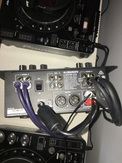 Niski poziom dźwięku i szumy w mikserze Allen & Heath Xone:23