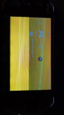 Jak naprawić poziome paski na ekranie konsoli PSP 3004?