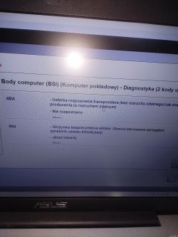 Diagnostyka błędów w Peugeot 308 na ekranie laptopa
