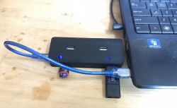 Tani 7-portowy HUB USB 2.0 - test z 7 urządzeniami, teardown, wnętrze Tani 7-portowy HUB USB 2.0 - test z 7 urządzeniami, teardown, wnętrze
