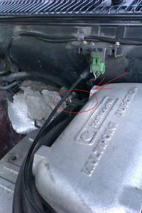 Polonez Caro Plus 1.6 - Gdzie powinien prowadzić odcięty wężyk?