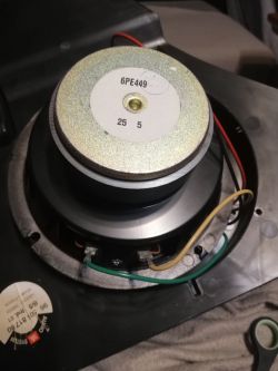 Podłączenie subwoofera do radia lub do głośników