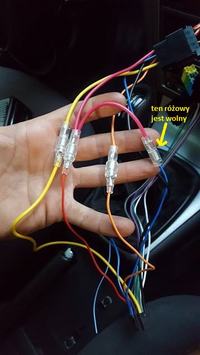 Jak podłączyć radio Alpine CDE-178BT w Skodzie? Wysyp kabli po wyjęciu fabrycznego