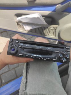 Jak podłączyć kable w radiu 7010b do VW Lupo 3l 2001?