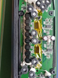 Jak naprawić przegrzewanie się elementów w soundbarze Denon DHT-S514?