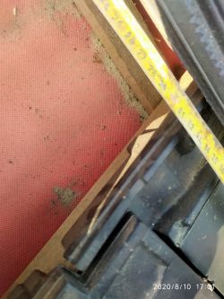 Mocowanie paneli na dachu z płaską dachówką łupek