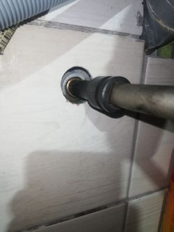 Extracting Broken Bolt from Tap-Pipe Connection Without Damaging Tiles