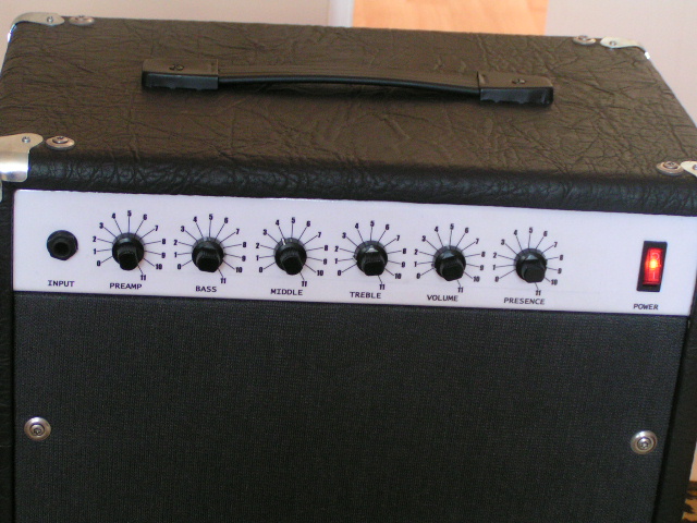 Wzmacniacz gitarowy Atomic16