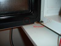 Iskrzenie w mikrofalówce DeLonghi MV535 - jak naprawić odprysk lakieru?