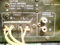 Czy można podłączyć głośniki pod amplituner w ten sposób ?