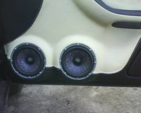 Boczki drzwi z żywicy do głośników 16" w Suzuki Swift '