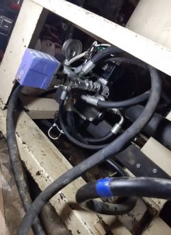 Zastosowanie grubego węża w siłowniku hydraulicznym. Zastosowanie grubego węża w siłowniku hydraulicznym.