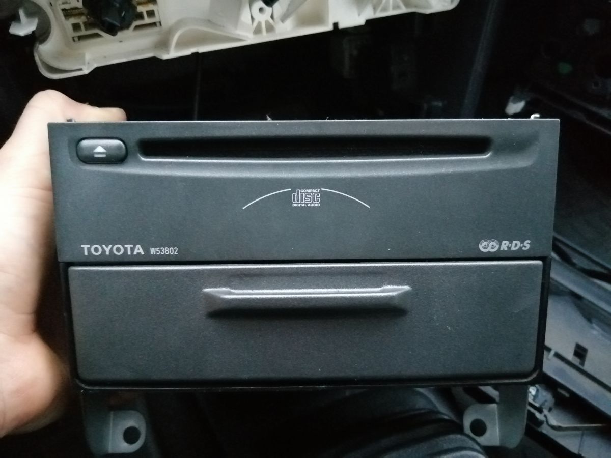 Toyota Corolla E11 Radio Trzaski i wyłączanie/włączanie