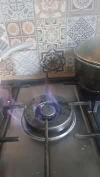 Płyta gazowa Whirlpool AKF 752 - Ogromny płomień na środkowym najw. palniku