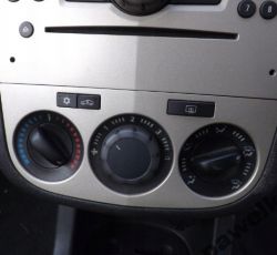 Opel Corsa D 2007 1,2: Jak włączyć klimatyzację? Procedura krok po kroku