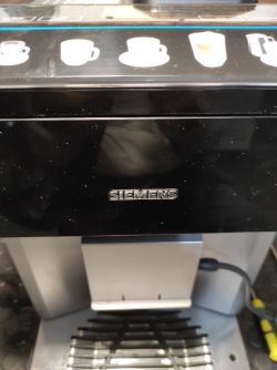 Siemens EQ500 - zablokowany zaparzacz, trudne wyjmowanie i wkładanie, ustawianie kół zębatych