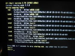 Ekran EFI Shell na laptopie pokazujący listę urządzeń mapowanych.
