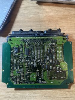 Podłączenie sterownika 0281001720 do Kess v2: Szukanie pin out i przejściówek dla Passat B5 1.9tdi