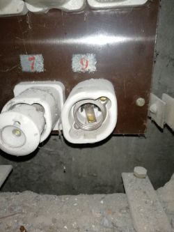Jakie zabezpieczenie przedlicznikowe umożliwia założenie plomby przez energetykę?