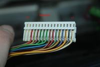 Opis kolorów kabli w żółtej wtyczce licznika Audi A4 B5 - schemat lub zdjęcia