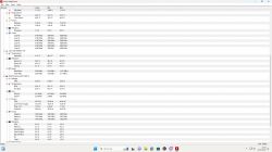 Zrzut ekranu z programu CPUID HWMonitor pokazujący temperatury, zużycie energii i inne parametry sprzętowe komputera.