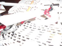 Mój helikopter zdalnie sterowany kręci się w kółko zamiast latać.